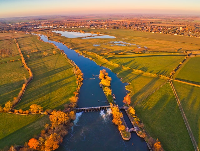 lawrence-hookham-cxvWMAea9h0-unsplash